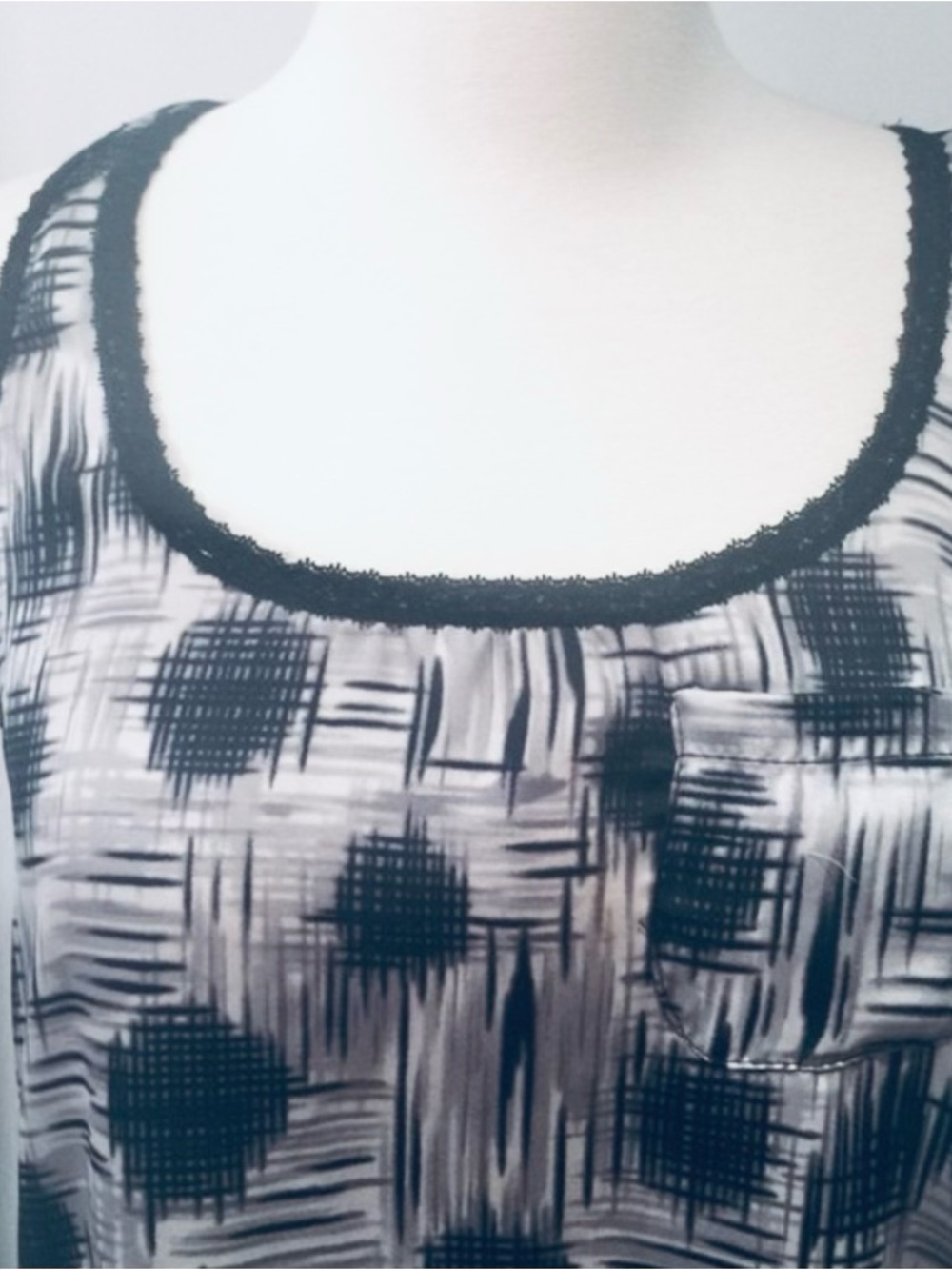 H.I.P. Abstract Graphic Pattern Tank Top - Picture 3 of 4
